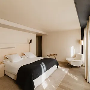 De Nell Hotel